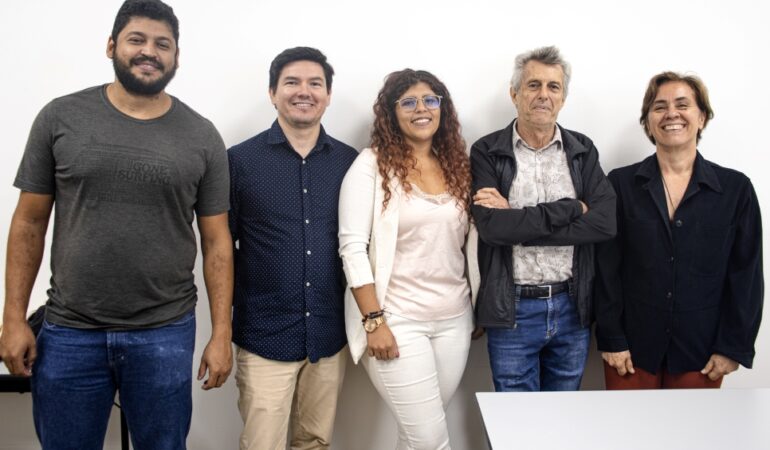 Professor da UFRJ visita LabTel e visa novas parcerias no campo da fotônica