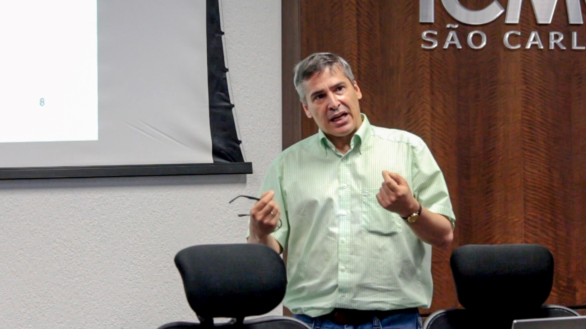 Para André, professor da USP, a IA deve ser usada de maneira a ajudar a sociedade a resolver problemas globais. - Foto: Reprodução/Cemeai