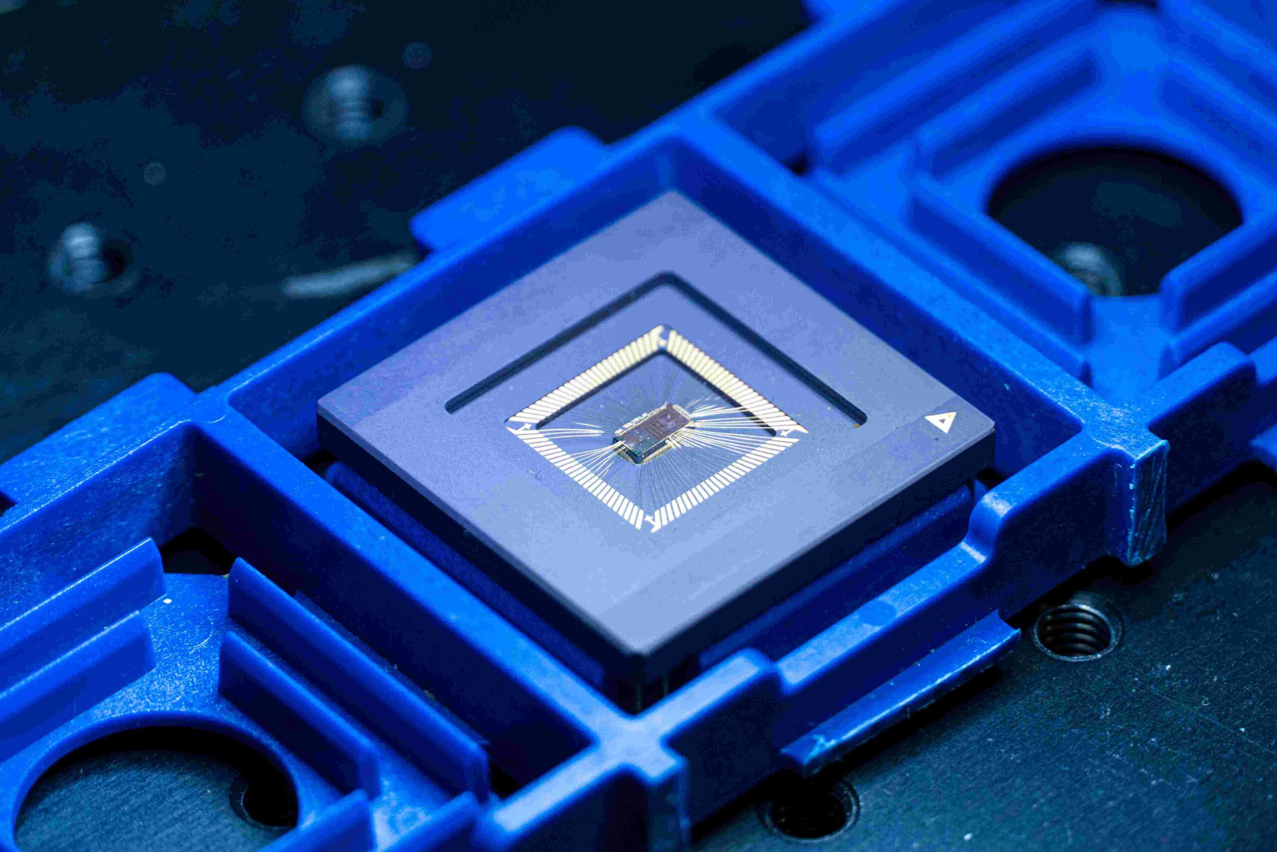 A tecnologia fotônica, a mesma usada em chips de alta velocidade, proporciona um streaming mais estável. - Foto: LabTel