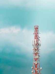 A reorganização de áreas locais simplifica e moderniza a telefonia no Brasil e beneficia o bolso dos consumidores. Foto: Pexels.